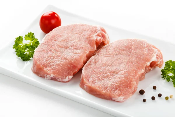 Frische rohe Schweinekoteletts — Stockfoto