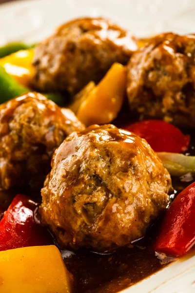 Roasted meatballs and vegetables — Stock Photo, Image
