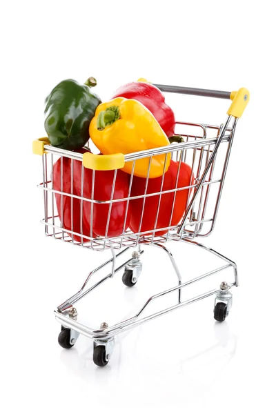 Carro de compras lleno de pimiento — Foto de Stock