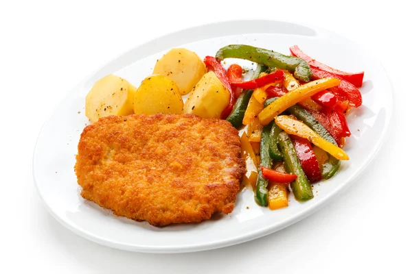 Pork chop, gebakken aardappelen en groenten — Stockfoto