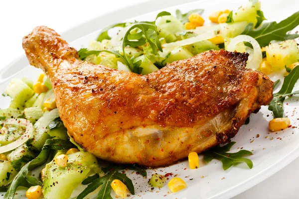 Been gebraden kip en groenten — Stockfoto