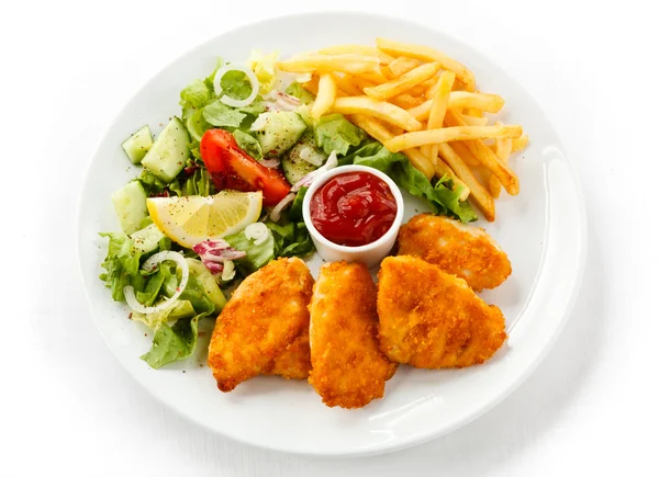 Gegrild vlees, frites en groenten — Stockfoto