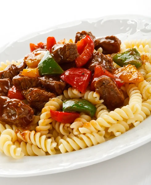 Pasta with roasted meat and vegetables — Stock Photo, Image