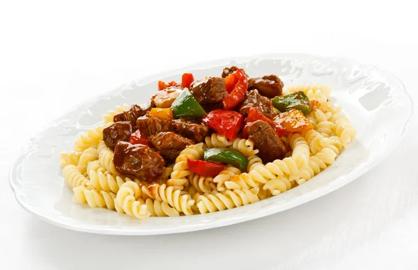 Pasta with roasted meat and vegetables — Stock Photo, Image