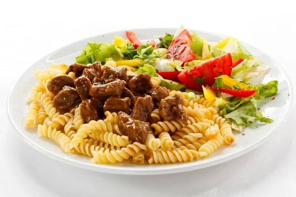 Pasta with roasted meat and vegetables — Stock Photo, Image