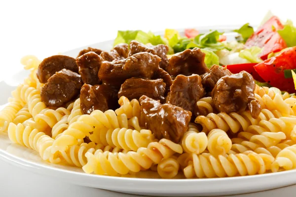 Pasta with roasted meat and vegetables — Stock Photo, Image