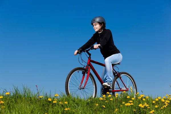 Κορίτσι, ποδηλασία — Φωτογραφία Αρχείου