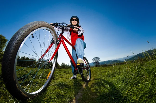 Dívka, cykloturistika — Stock fotografie