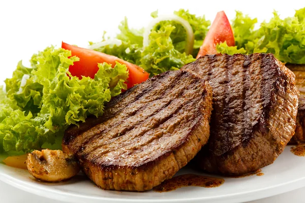 Filetes y verduras a la parrilla —  Fotos de Stock