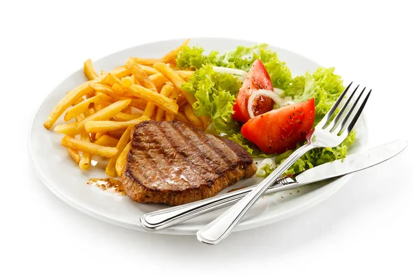 Grilled steak, French fries and vegetables — Stock Photo, Image