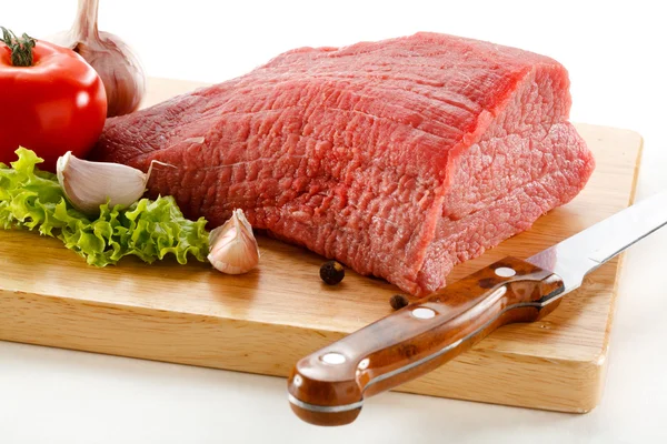 원시 쇠고기 절단 보드 — 스톡 사진