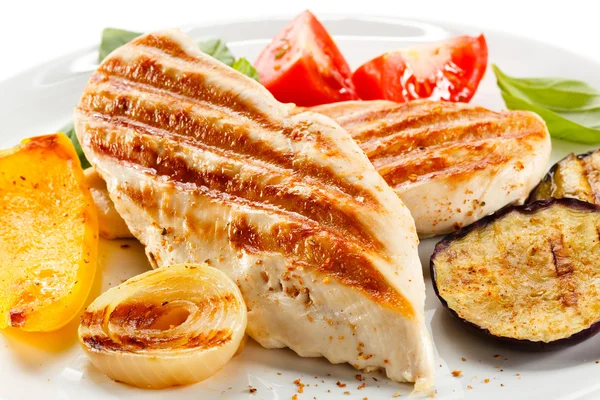 Grillezett csirkemell és zöldség — Stock Fotó