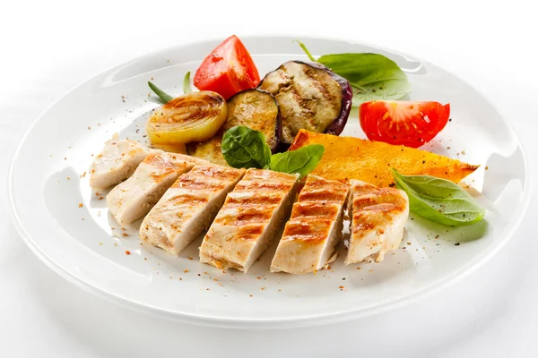 Grillad Turkiet filé med grönsaker — Stockfoto