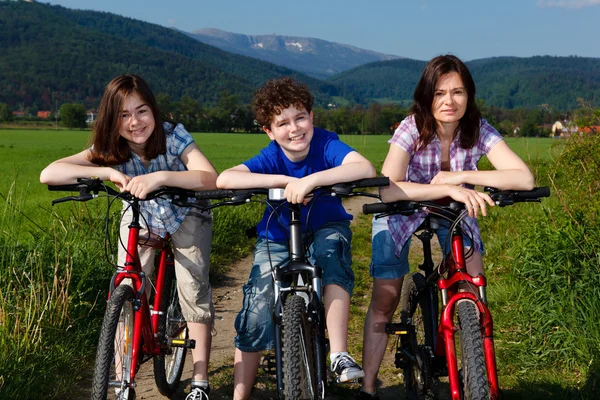 Bicicleta familiar ativa — Fotografia de Stock