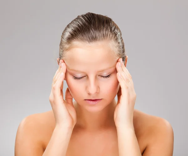 Woman massaging pain head — Stock Photo, Image