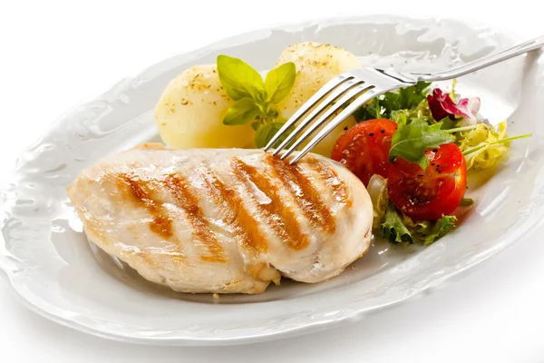 Grilled chicken fillet, boiled potato and vegetables — Stock Photo, Image