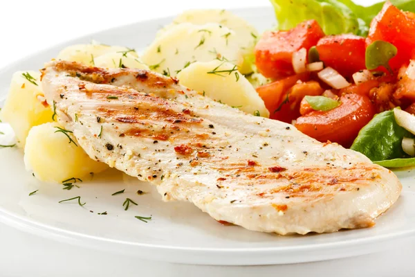 Fried chicken fillets, boiled potatoes and vegetables — Stock Photo, Image