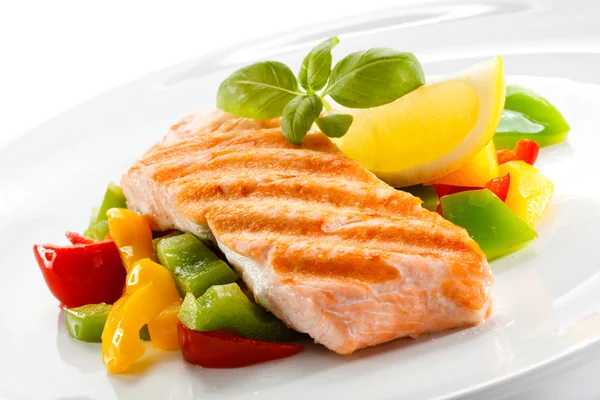 Grilled salmon and vegetables Royalty Free Stock Images