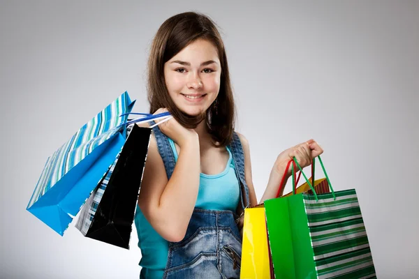 Ragazza con borse della spesa — Foto Stock