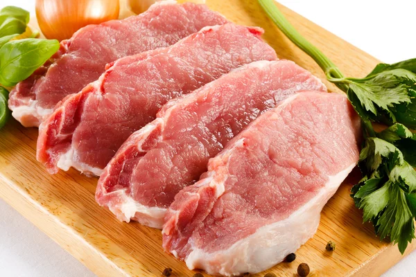 Ruwe varkensvlees en groenten — Stockfoto