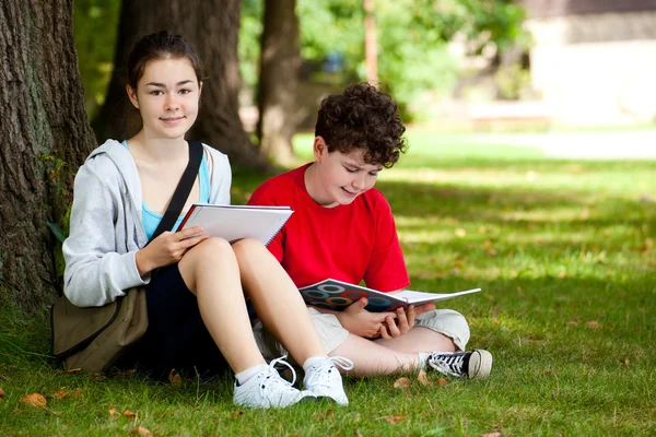 Students outdoor — Stock Photo, Image