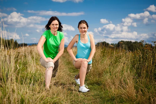 Women running, jumping outdoor — Stock Photo, Image