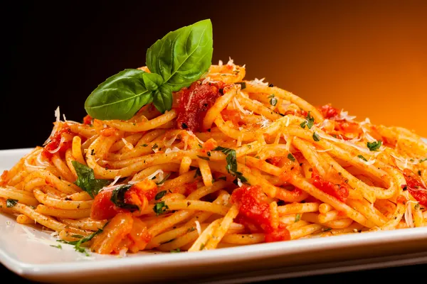 Pasta with tomato sauce and parmesan — Stock Photo, Image