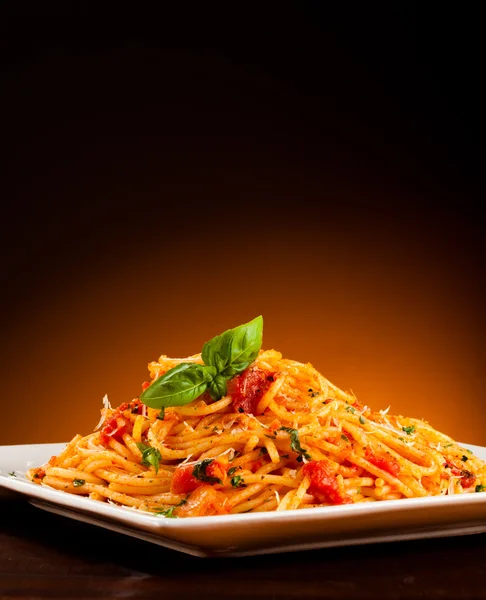 Pasta med tomatsås och parmesan — Stockfoto