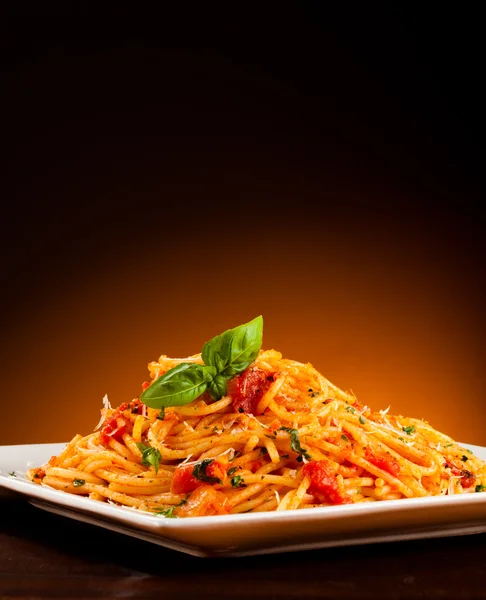 Massa com molho de tomate e parmesão — Fotografia de Stock