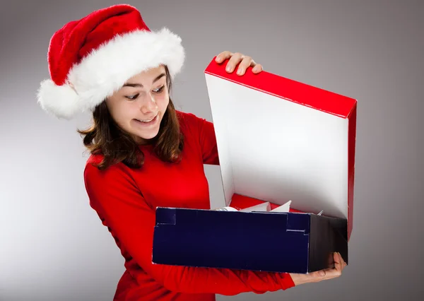 Menina bonita em chapéu de Papai Noel — Fotografia de Stock