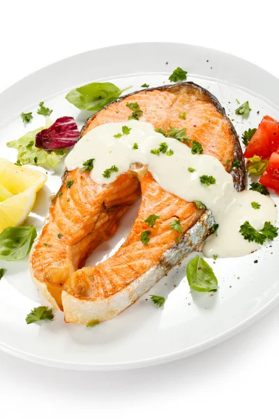 Gegrillter Lachs und Gemüse — Stockfoto