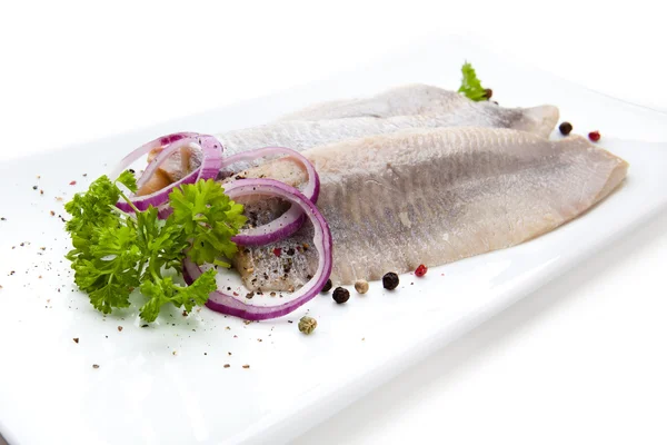 Filetes de arenque marinados com legumes — Fotografia de Stock