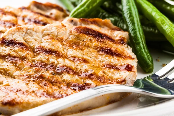 Grilled steak and vegetables — Stock Photo, Image