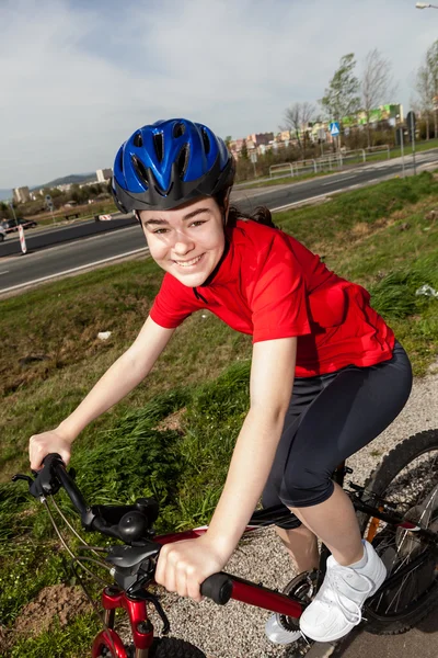 Ragazza in bicicletta — Foto Stock