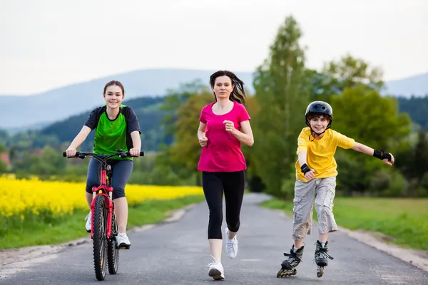 Actieve familie — Stockfoto