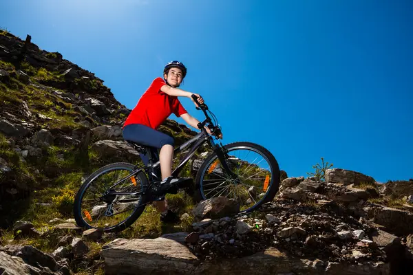 Menina de bicicleta — Fotografia de Stock