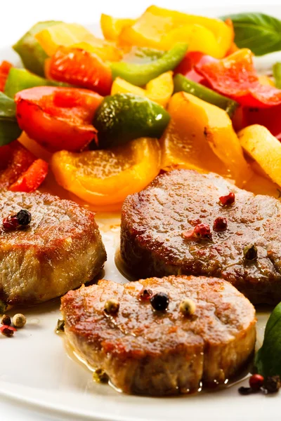 Grilled steaks, French fries and vegetables — Stock Photo, Image