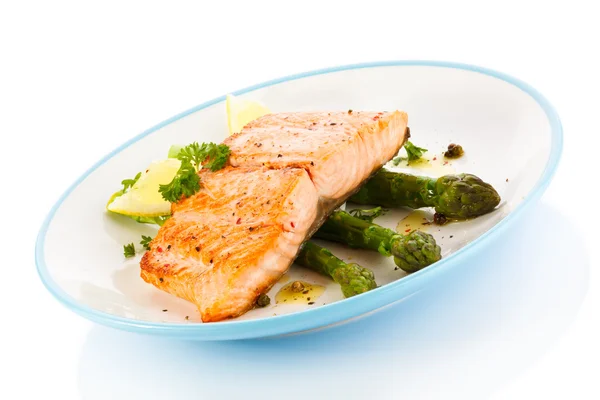 Grilled salmon and asparagus — Stock Photo, Image