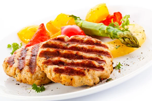 Grilled steak and vegetables — Stock Photo, Image