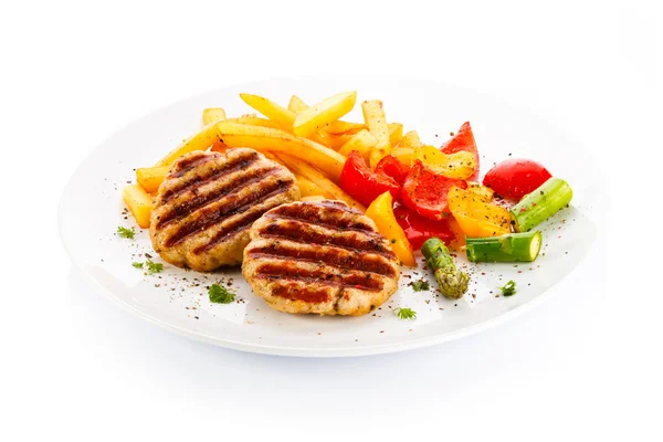 Grilled steak, French fries and vegetables — Stock Photo, Image