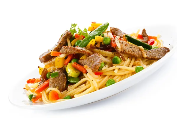 Pasta with meat and vegetables — Stock Photo, Image