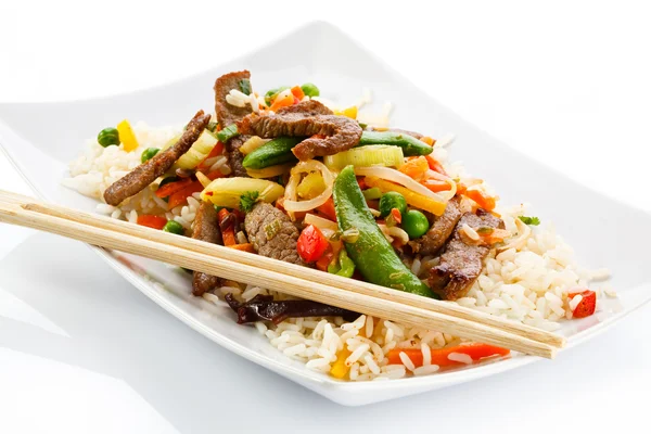 Sült hús, a fehér rizs, zöldség — Stock Fotó