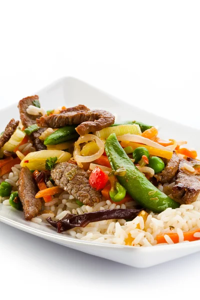 Carne assada, arroz branco e legumes — Fotografia de Stock