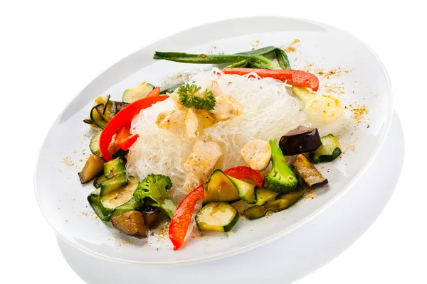 구운된 고기, 쌀 국수, 야채 — 스톡 사진