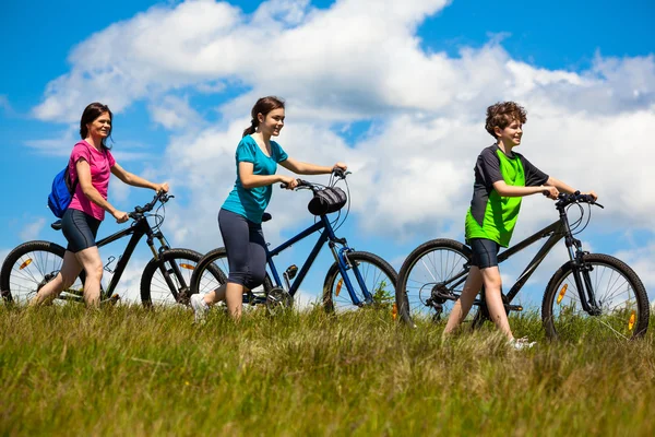 Family biking — Stockfoto