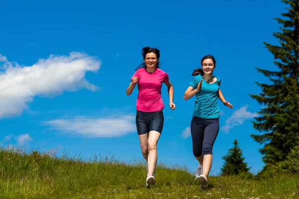 Donne che corrono — Foto Stock