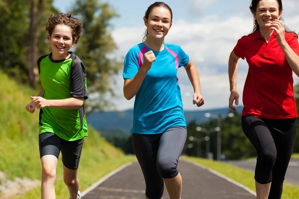 Personas activas corriendo — Foto de Stock