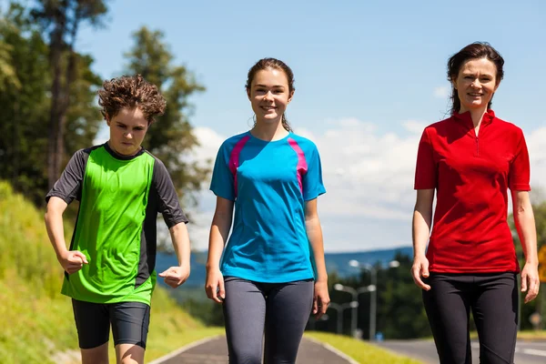 Personas activas corriendo — Foto de Stock