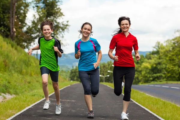 Actieve mensen lopen — Stockfoto