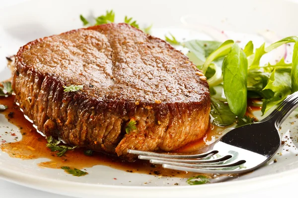 Carne a la parrilla y verduras — Foto de Stock